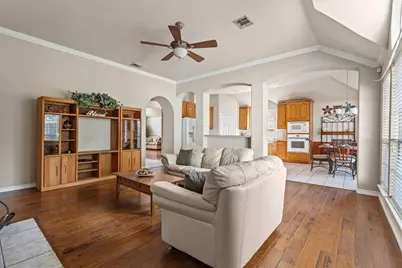 632 Delores Drive, Grand Prairie, TX 75052 - Photo 9