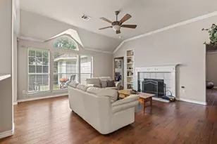 632 Delores Dr, Grand Prairie, TX 75052 - Photo 7