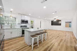 1702 Emerald St, Grand Prairie, TX 75051 - Photo 9