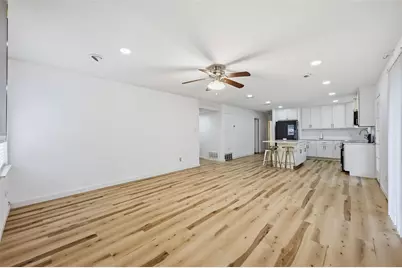 1702 Emerald Street, Grand Prairie, TX 75051 - Photo 5