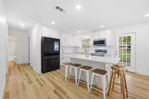 1702 Emerald St, Grand Prairie, TX 75051 - Photo 7