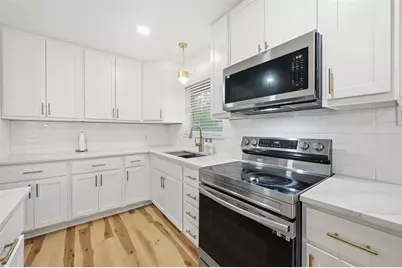 1702 Emerald Street, Grand Prairie, TX 75051 - Photo 11