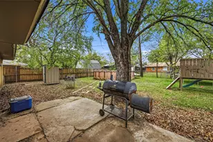 1702 Emerald St, Grand Prairie, TX 75051 - Photo 21