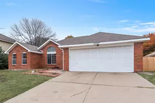 2327 Cromwell Dr, Arlington, TX 76018 - Photo 5