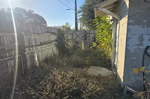 311 Southwood Dr, Garland, TX 75040 - Photo 3