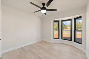 647 Evelyn Ln, Burleson, TX 76028 - Photo 21