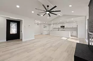 647 Evelyn Ln, Burleson, TX 76028 - Photo 7