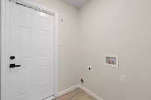 647 Evelyn Ln, Burleson, TX 76028 - Photo 15