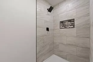 647 Evelyn Ln, Burleson, TX 76028 - Photo 19