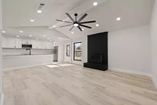 647 Evelyn Ln, Burleson, TX 76028 - Photo 3