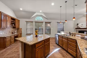 8204 Summerleaf Dr, Arlington, TX 76001 - Photo 5