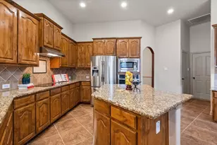 8204 Summerleaf Dr, Arlington, TX 76001 - Photo 9