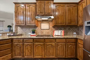 8204 Summerleaf Dr, Arlington, TX 76001 - Photo 11