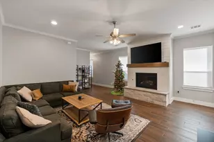 209 W Dallas St, Mansfield, TX 76063 - Photo 5