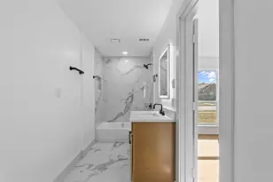 314 Gregory Ln, Grand Prairie, TX 75052 - Photo 17