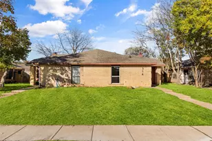 314 Gregory Ln, Grand Prairie, TX 75052 - Photo 5