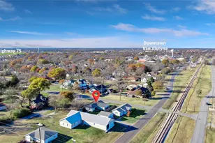 271 E Houston St, Van Alstyne, TX 75495 - Photo 7