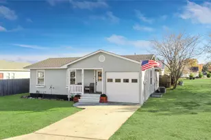 271 E Houston St, Van Alstyne, TX 75495 - Photo 3