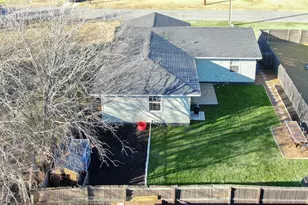 271 E Houston St, Van Alstyne, TX 75495 - Photo 5