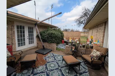 2827 Cross Timbers Drive, Irving, TX 75060 - Photo 19