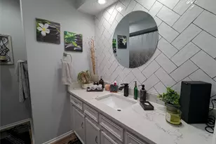 2827 Cross Timbers Dr, Irving, TX 75060 - Photo 17