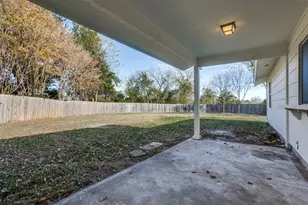 926 Meadowcove Cir, Garland, TX 75043 - Photo 19