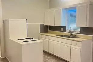 505 W Earl St, Cleburne, TX 76033 - Photo 5