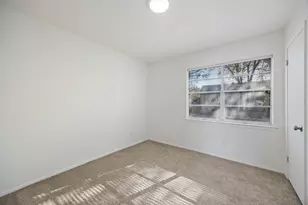 3827 Vineyard Dr, Dallas, TX 75212 - Photo 11