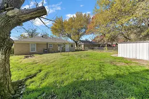908 Yale St, River Oaks, TX 76114 - Photo 25