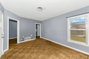 908 Yale St, River Oaks, TX 76114 - Photo 5