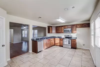 2338 Kingsway Drive, Arlington, TX 76012 - Photo 5