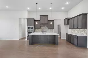 136 Lila Lk Dr, Waxahachie, TX 75165 - Photo 3