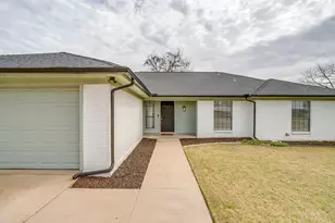 208 Meadowhill Dr, Benbrook, TX 76126 - Photo 3