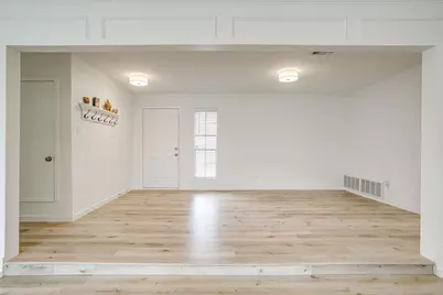 208 Meadowhill Drive, Benbrook, TX 76126 - Photo 7