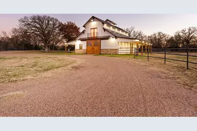 1512 E Henderson Street, Cleburne, TX 76031 - Photo 3