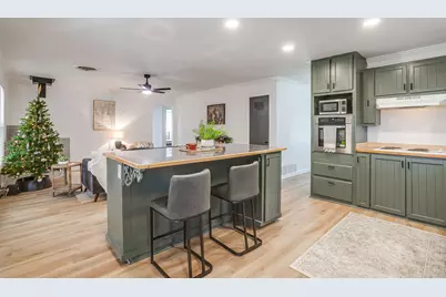 1327 Southern Boulevard, Cleburne, TX 76033 - Photo 1