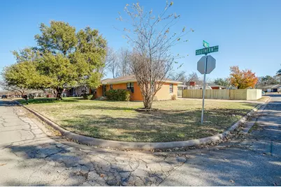 1327 Southern Boulevard, Cleburne, TX 76033 - Photo 5