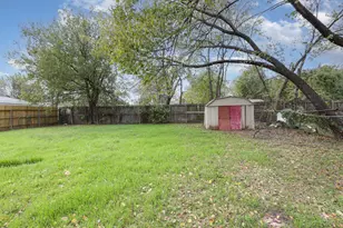 517 Thompson St, Irving, TX 75061 - Photo 25