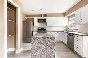 517 Thompson St, Irving, TX 75061 - Photo 9