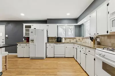 102 Woodland Drive, Highland Village, TX 75077 - Photo 9