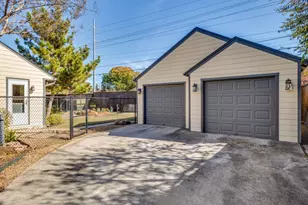 9702 El Patio Dr, Dallas, TX 75218 - Photo 23