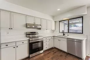 11907 Leisure Dr, Dallas, TX 75243 - Photo 9