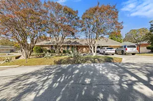 320 S Irving Heights Dr, Irving, TX 75060 - Photo 5