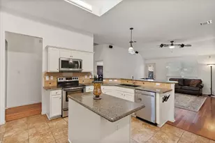 1608 Crestmeadow Ln, Mansfield, TX 76063 - Photo 13