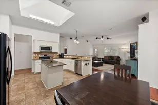 1608 Crestmeadow Ln, Mansfield, TX 76063 - Photo 17