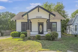 1010 E Main St, Gainesville, TX 76240 - Photo 1