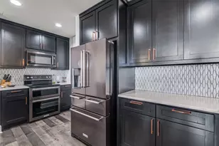 1505 Elm St, Dallas, TX 75201 - Photo 5