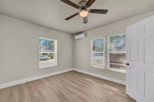 305 NW 23rd St, Fort Worth, TX 76164 - Photo 3