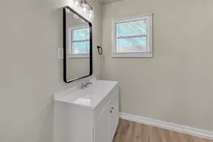 305 NW 23rd St, Fort Worth, TX 76164 - Photo 5