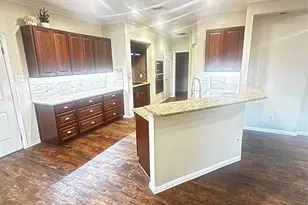 10409 Waters Dr, Irving, TX 75063 - Photo 5